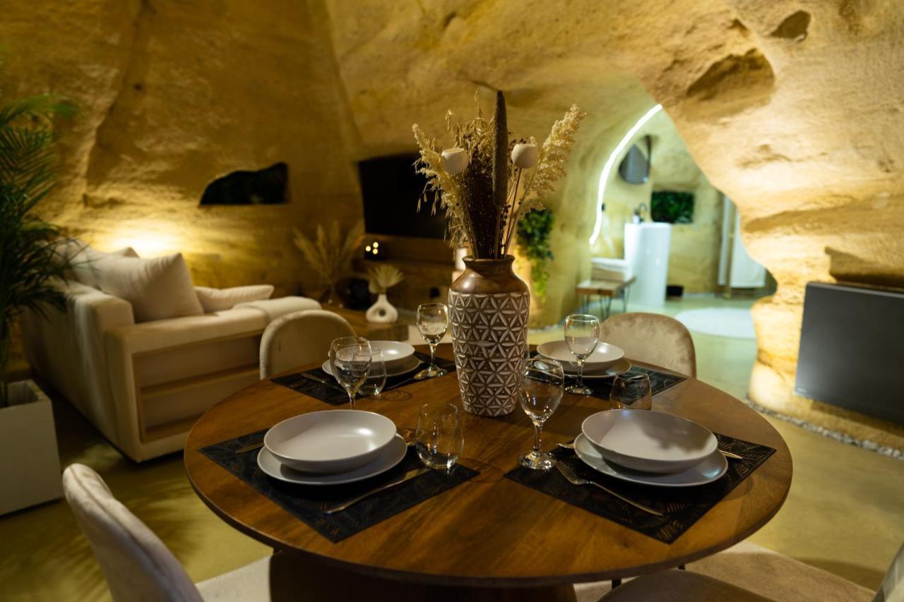 La Falaise Perdue : Troglodyte Grandiose Apartment