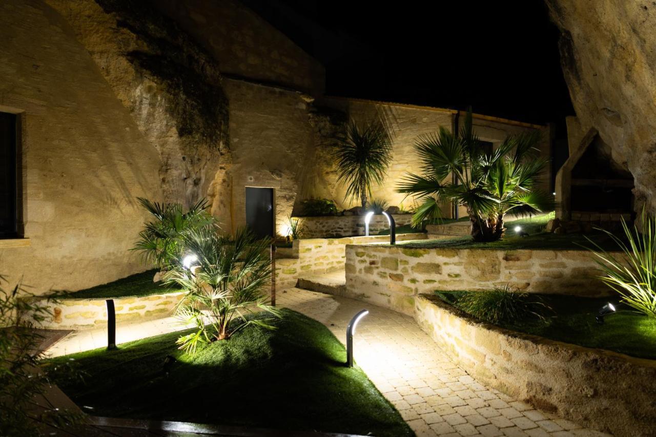 La Falaise Perdue : Troglodyte Grandiose *